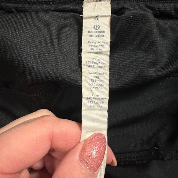 Lululemon women’s size 6 shorts - Picture 2 of 2